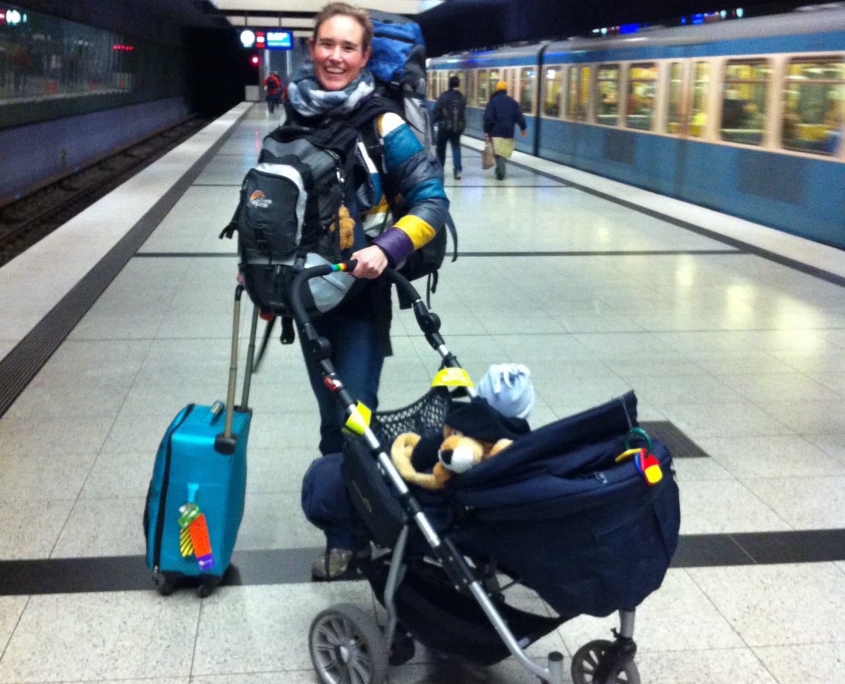 Traveling alone as a woman, with baby, stroller and backpack, travel with kids